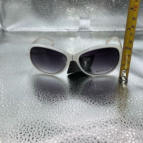 Modo Rhinestone Oversized 100% UVA Sunglasses Women’s Engraved Arms White Grey - Picture 3 of 6